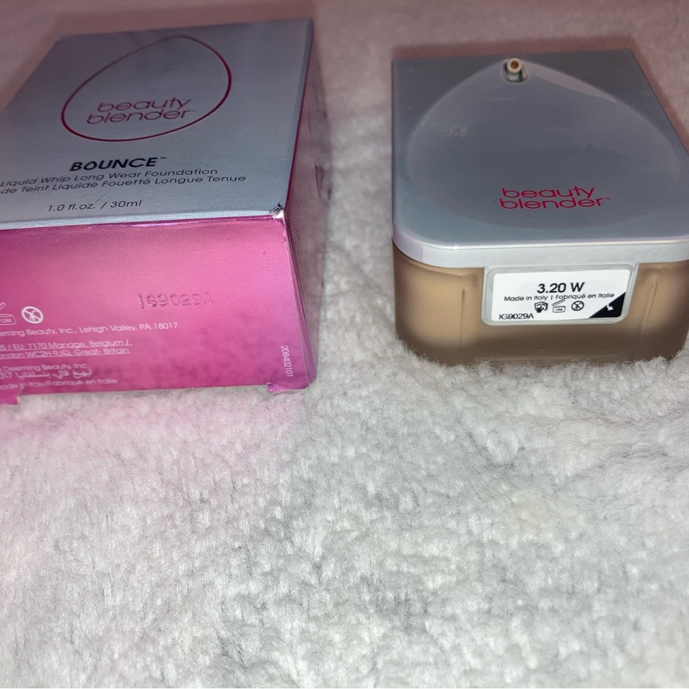 Beauty blender bounce long wear foundation